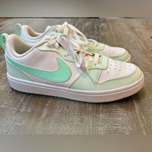 Nike Court Low Mint and White Sneakers Youth 7/Adult 8.5